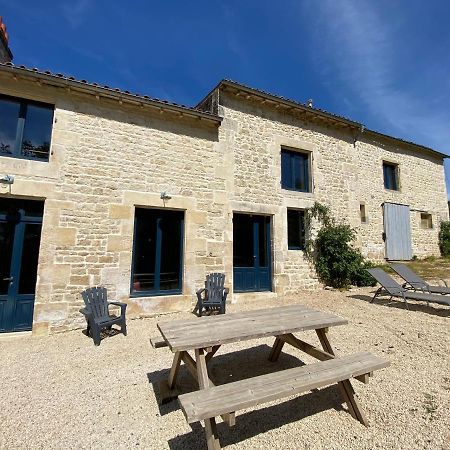 Château des Loups - Les Cyprès Echire Esterno foto