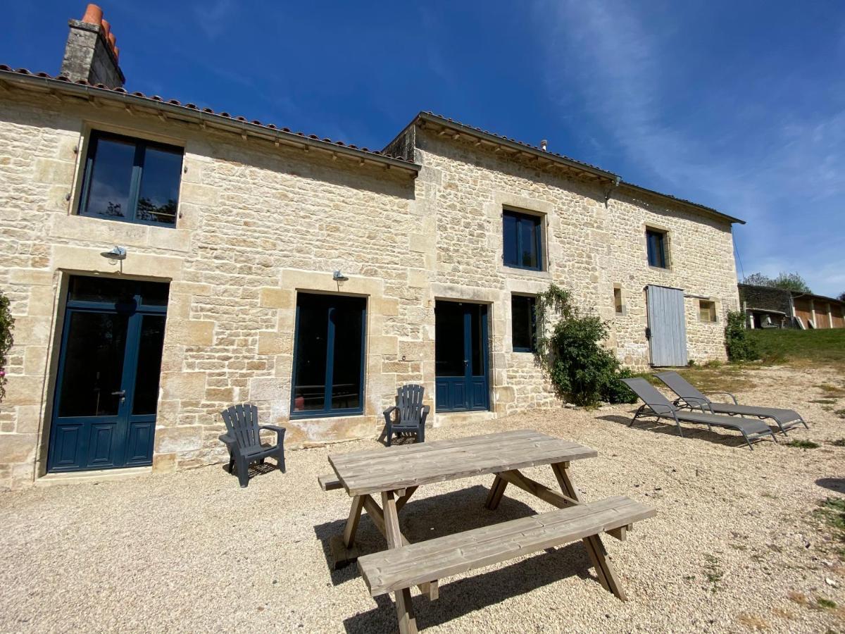 Château des Loups - Les Cyprès Echire Esterno foto