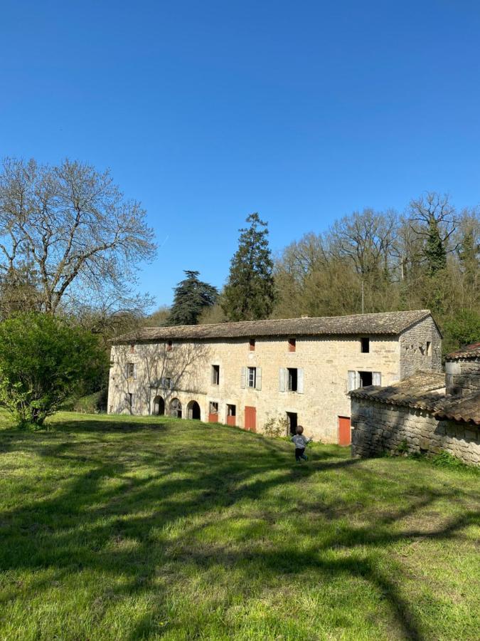 Château des Loups - Les Cyprès Echire Esterno foto