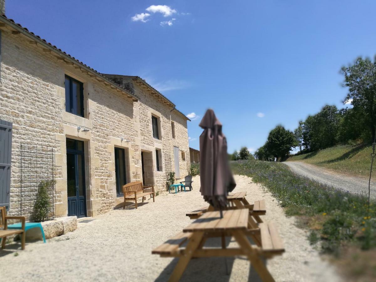 Château des Loups - Les Cyprès Echire Esterno foto