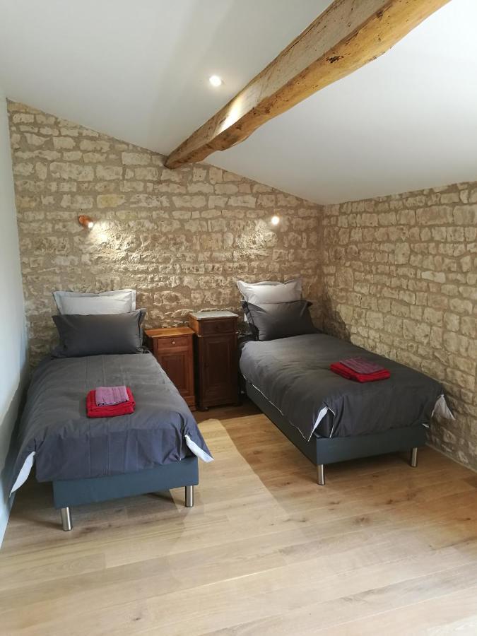 Château des Loups - Les Cyprès Echire Esterno foto